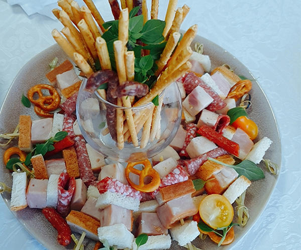 Мясное канапе с оливкой Мясное канапе с оливкой