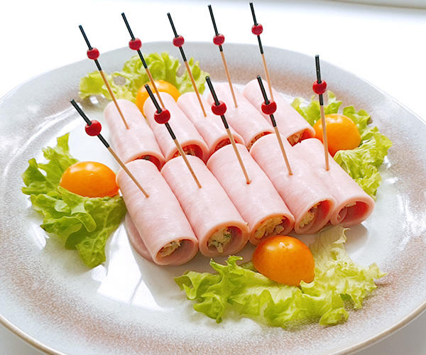 Рулетики из ветчины с курицей и сыром Рулетики из ветчины с курицей и сыром