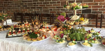Аппетитный фуршетный сет с горячими закусками на 35-40 персон