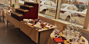 Презентабельный фуршет с горячими закусками на 37-40 персон